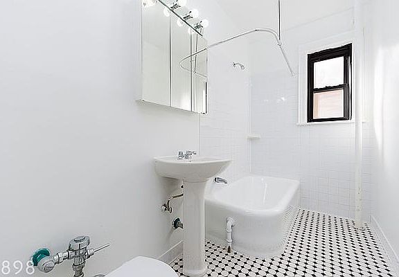5th image of 132-70 Sanford Ave #G6