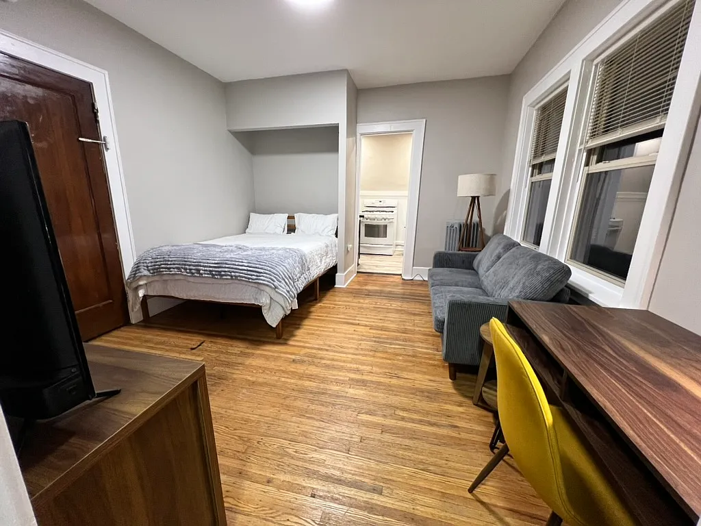 Studio, 400 sqft, $1,200 — Photo 2