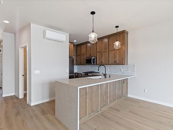 5th image of 815 SW 13th St Unit 3