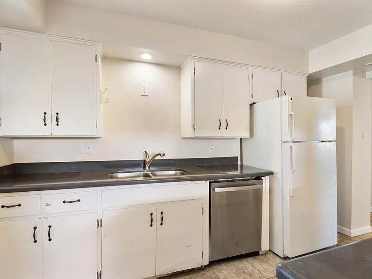 2045 E Don Carlos Ave — Photo 15