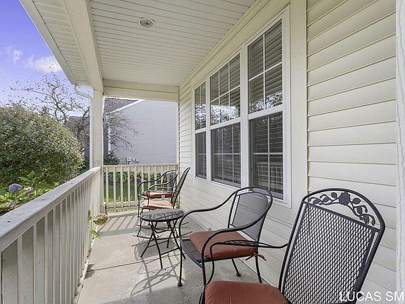 4th image of 3863 Suntree Ave