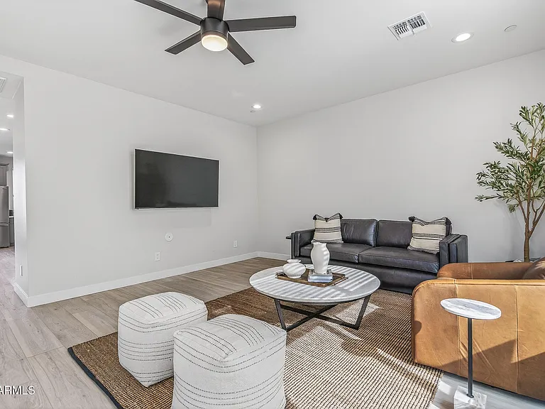 2601 E Clarendon Ave #3 — Photo 12