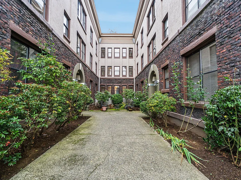 Capitola Apartments