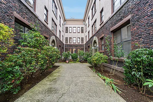 Capitola Apartments Photo 1