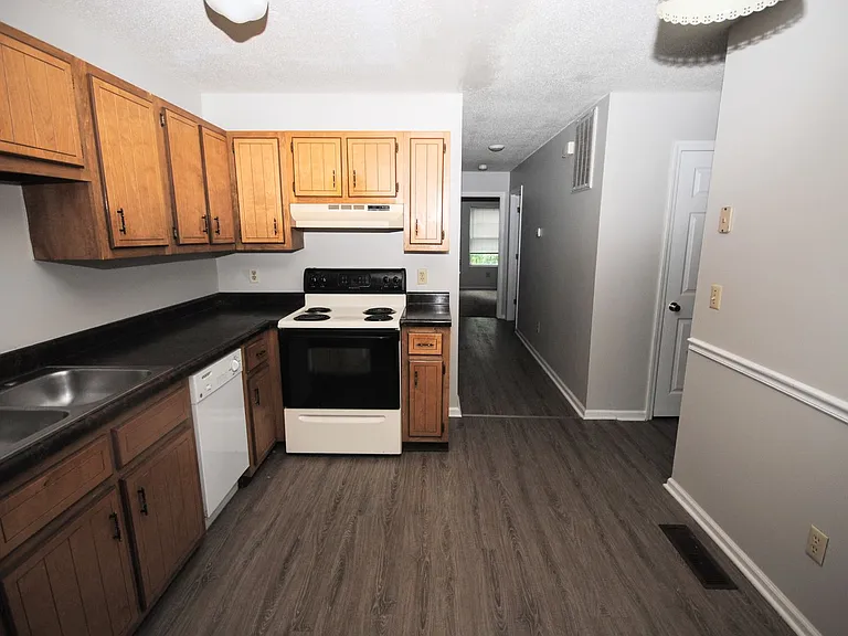 620 Oak Park Blvd #204 — Photo 32