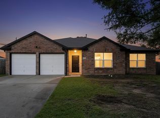 1004 Canyon Dr, Justin, TX 76247