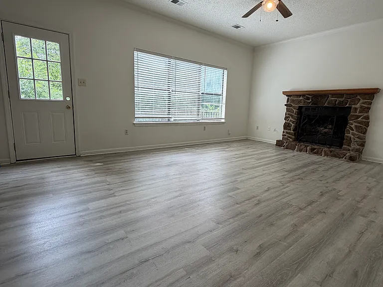 31 Vantage Dr — Photo 2