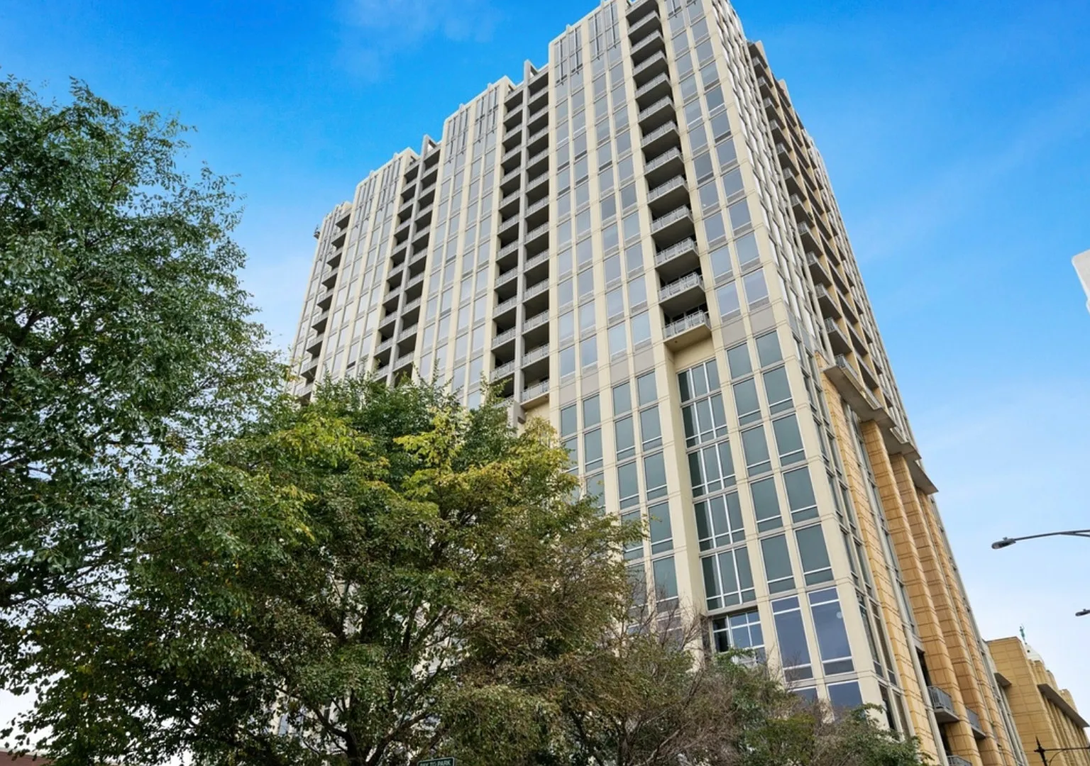 1 bed, 820 sqft, $2,750 — Photo 2