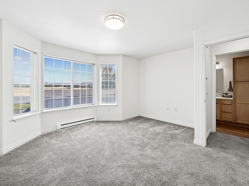 Lion's Gate Apartments in Walla Walla, Washington One Bedroom Bedroom with Large Windows