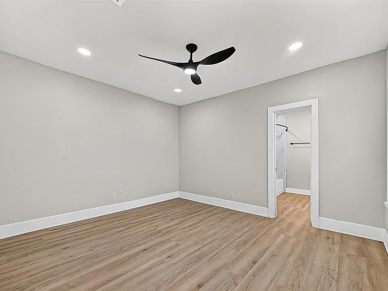 1821 Harold St — Photo 16