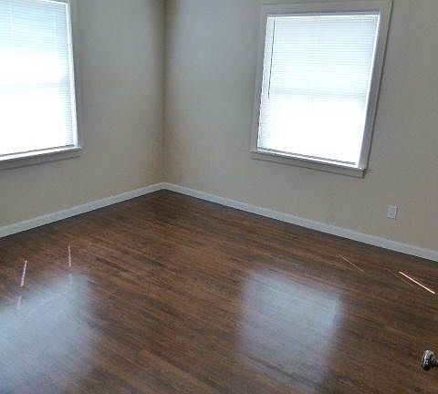 3rd image of 413 Sandell Dr