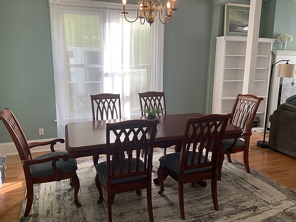 Dining area. Table can seat 8 when fully expanded. Great for dinner parties!