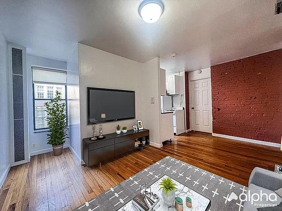 2nd image of 332 E 95th St #40
