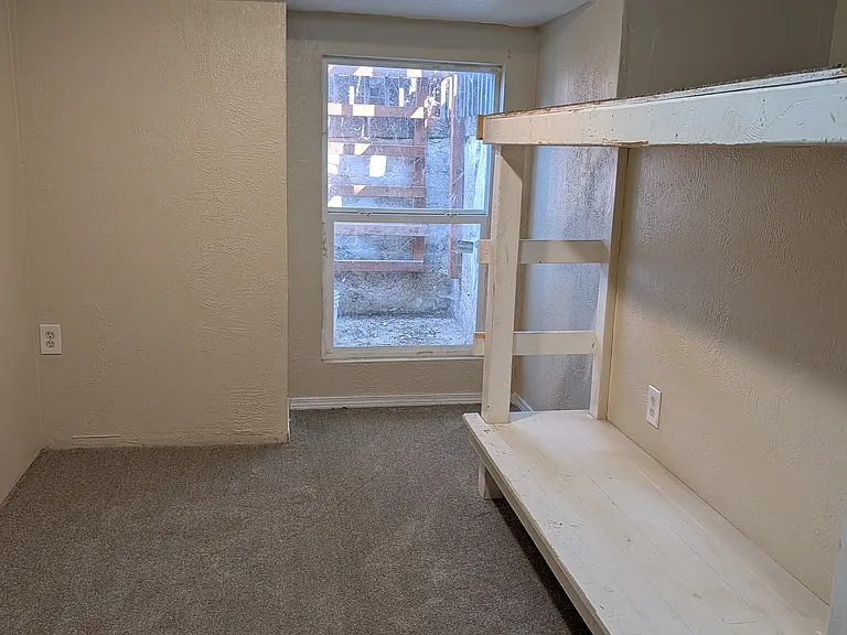 32 N Midland Blvd — Photo 18