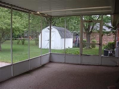 4th image of 5125 Seville Dr