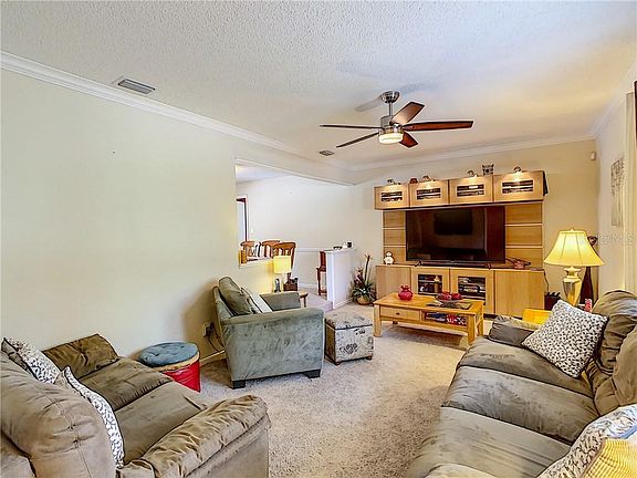 5th image of 256 E Hornbeam Dr