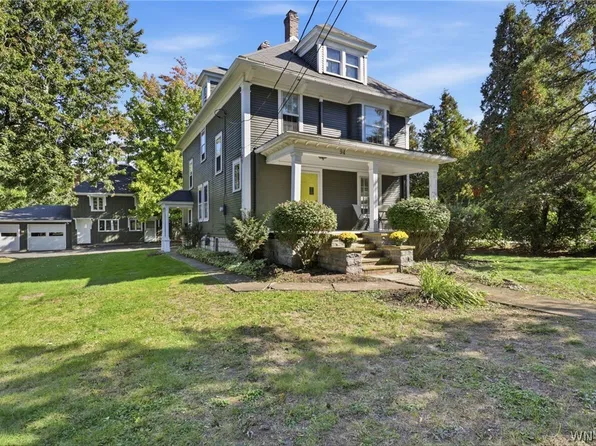 94 S Forest Rd, Williamsville, NY 14221