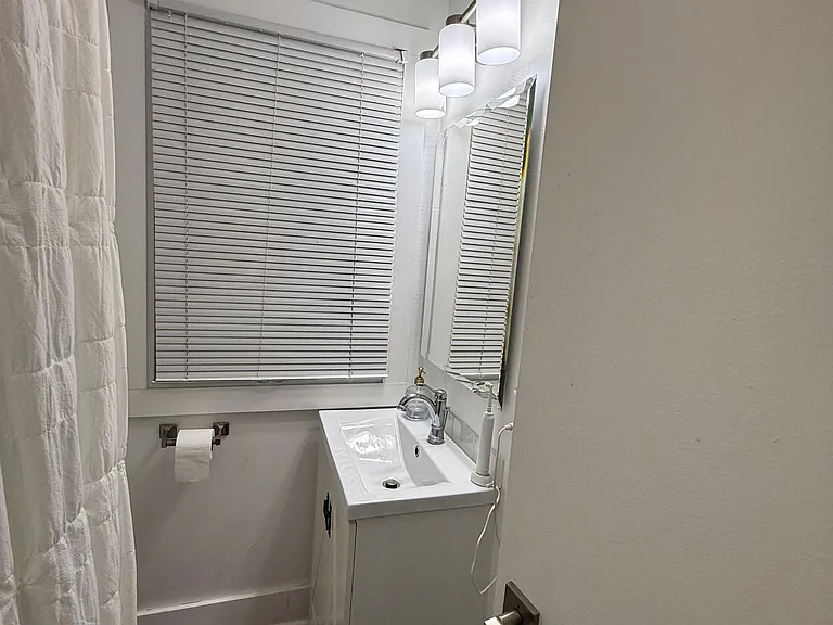 201 N Pinckney St #1-STREET201 — Photo 9