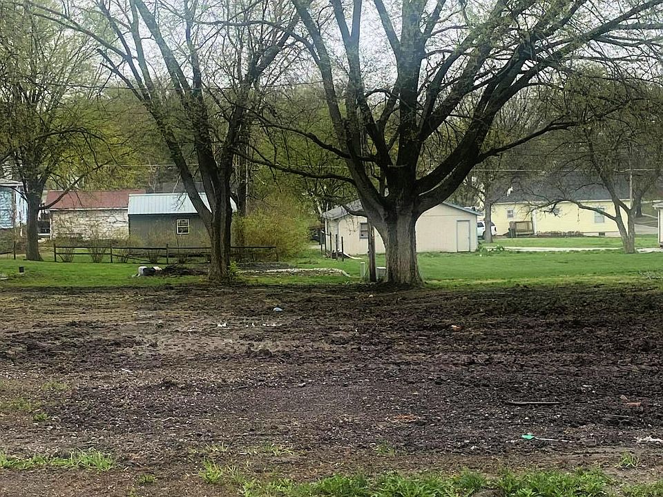 1st image of 310 W 1st St