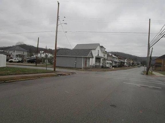 4th image of 1533 4th St