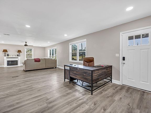 4th image of 528 Shadow Lawn Dr