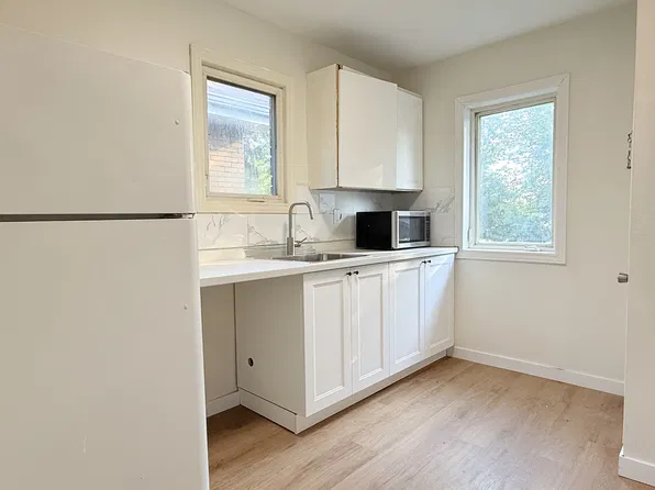 964 Curry Ave, Windsor, ON N9B 2C5