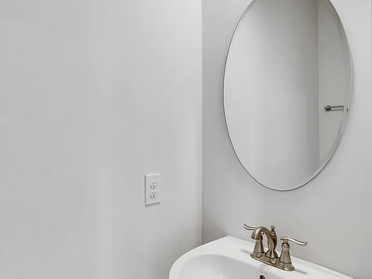 160 Seneca Pl — Photo 17