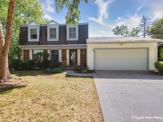 19 Mayflower Rd, Vernon Hills, IL 60061