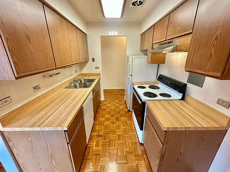531 W Deming Place — Photo 11