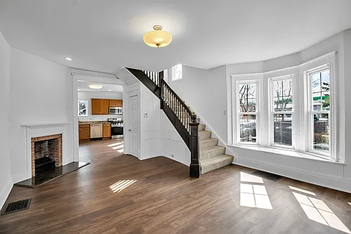 5849 Broadway St Photo 1