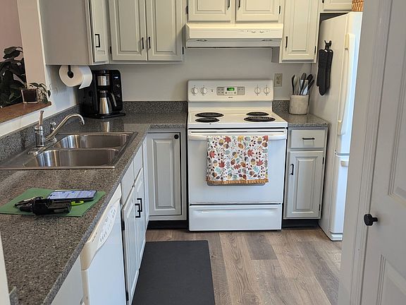 3rd image of 361 Northview Ct