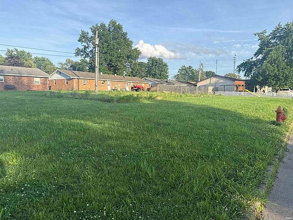 4th image of 1828 Westwood Dr
