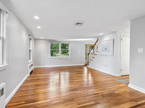 5th image of 23 Columbus St