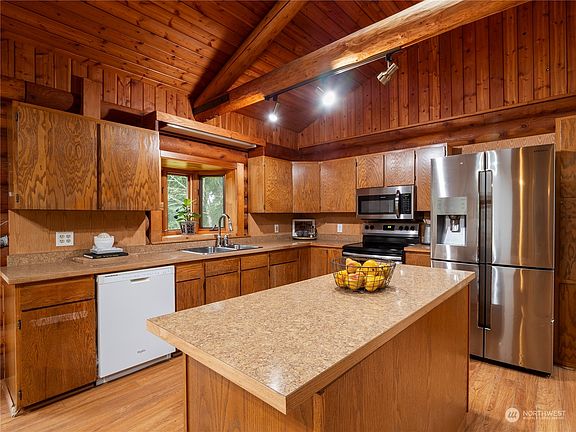 5th image of 8404 Valley Green Court SE