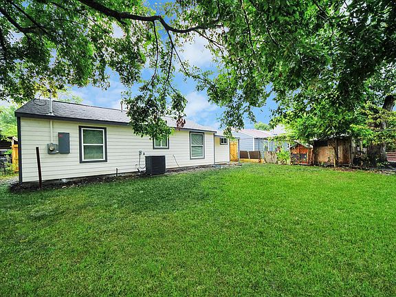 3rd image of 10521 Chesterfield Dr