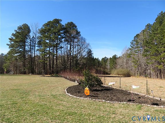 5th image of 44 Adsit Ln