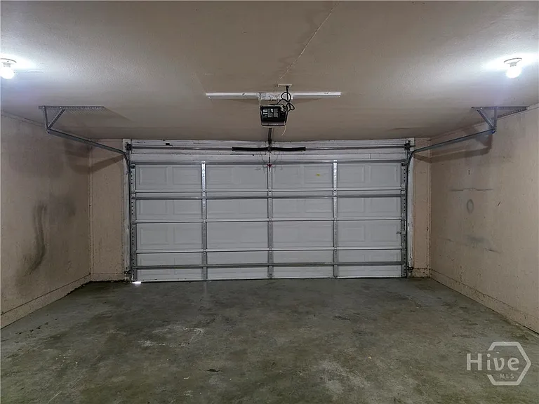 407 Savannah Ave — Photo 16