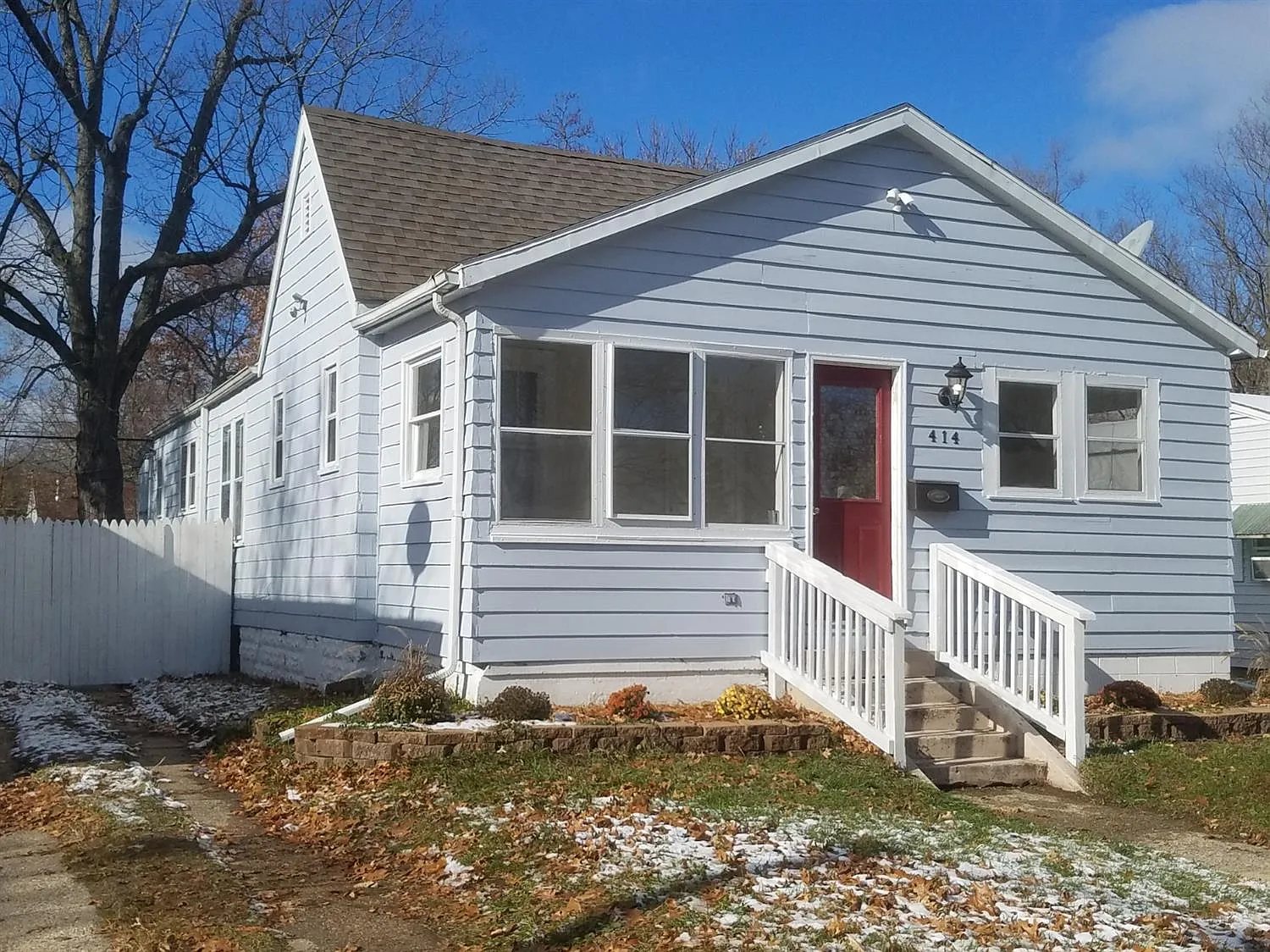 414 Pleasant Ave photo 1