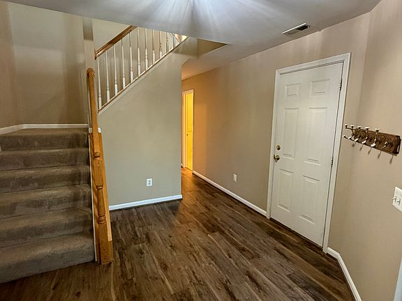 3rd image of 25547 Gwynneth Sq