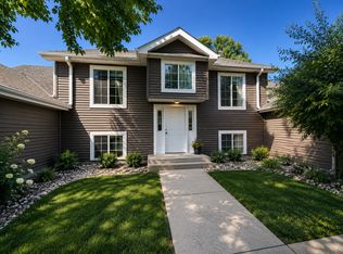 13474 Cambridge Ln #5LR, Eden Prairie, MN 55344