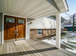 1521 Saratoga Ln, Rockford, IL 61107