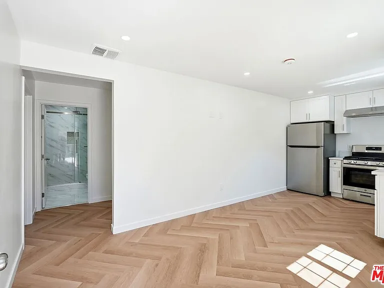 11445 Delano St — Photo 2