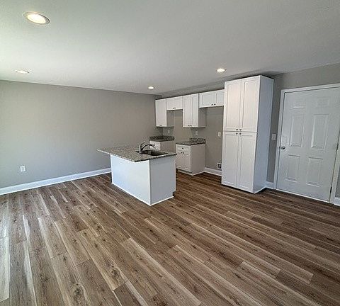 3rd image of 575 S Glover St