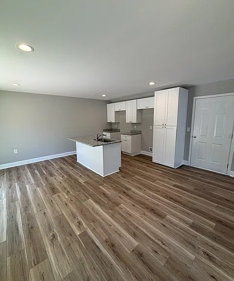 575 S Glover St — Photo 3