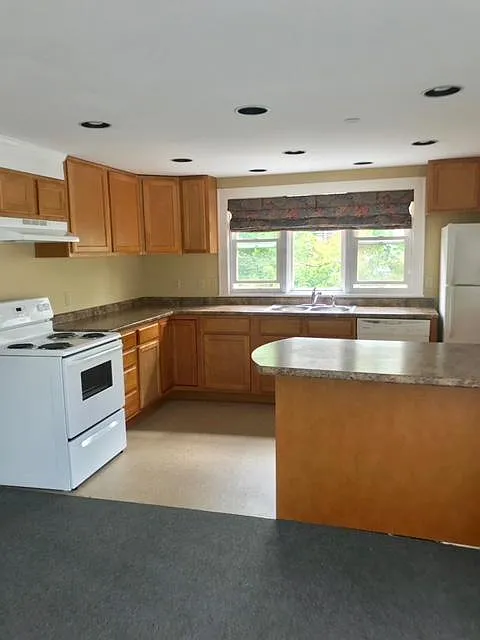 4 bed, $4,800 — Photo 4