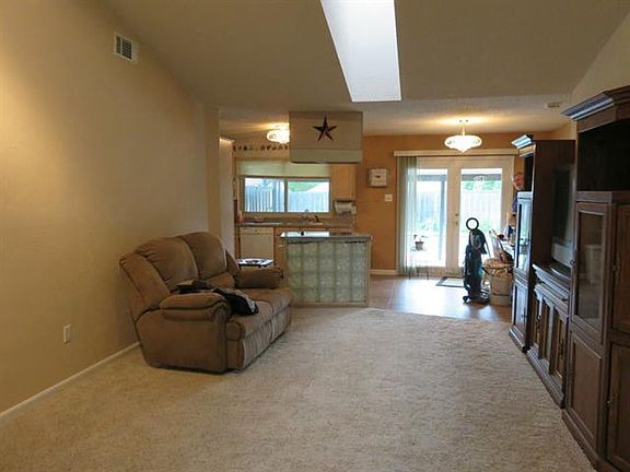 3rd image of 303 Southerland Ave