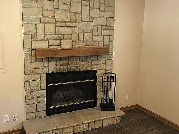 Wood burning fireplace in FR