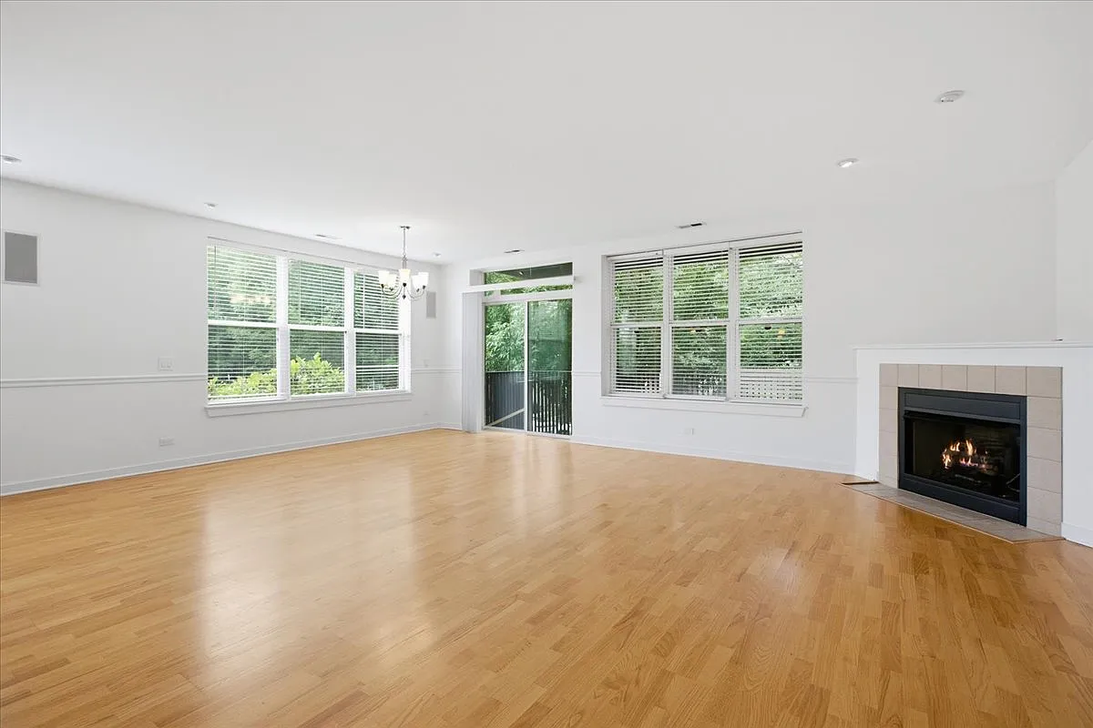 3 bed, $2,995 — Photo 4