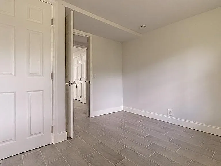 215 Delray Ave — Photo 12