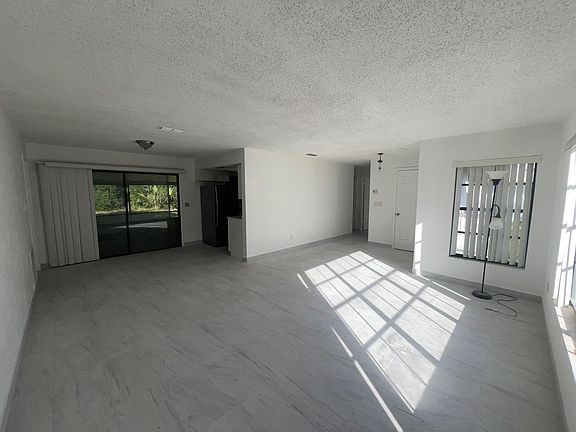3rd image of 31 Blare Dr